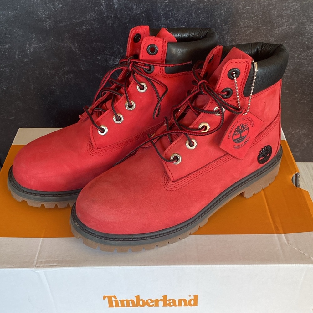 Timberland - Boys size 4 (maybe equivalent to a Women’s size 6), NIB, New